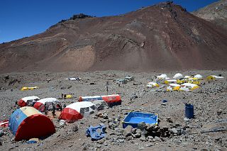 03 Aconcagua Plaza Argentina Base Camp 4200m In Warm 15C Daytime Weather With Cerro Colorado